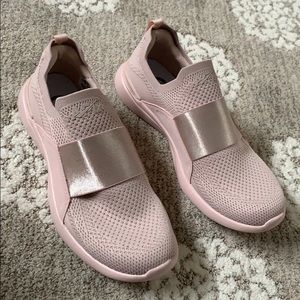 APL Blush Womens Techloom Bliss sneaker